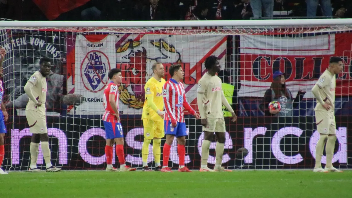 Atlético Madrid forward Julián Álvarez, wearing number 19, with team-mates near the goal during a Champions League match against Red Bull Salzburg in January 2025